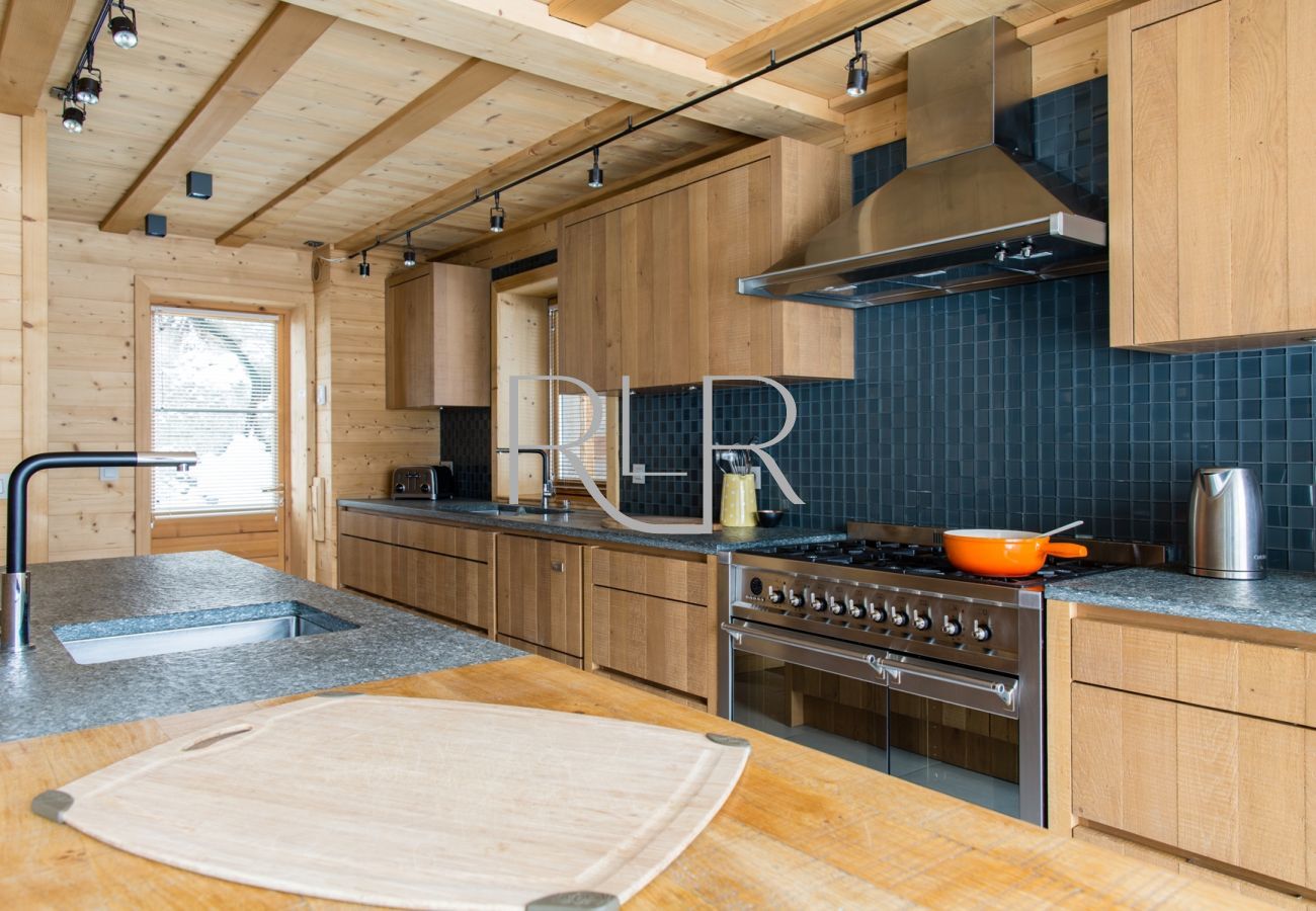 Chalet le Favre has a fully equipped kitchen with stone worktops