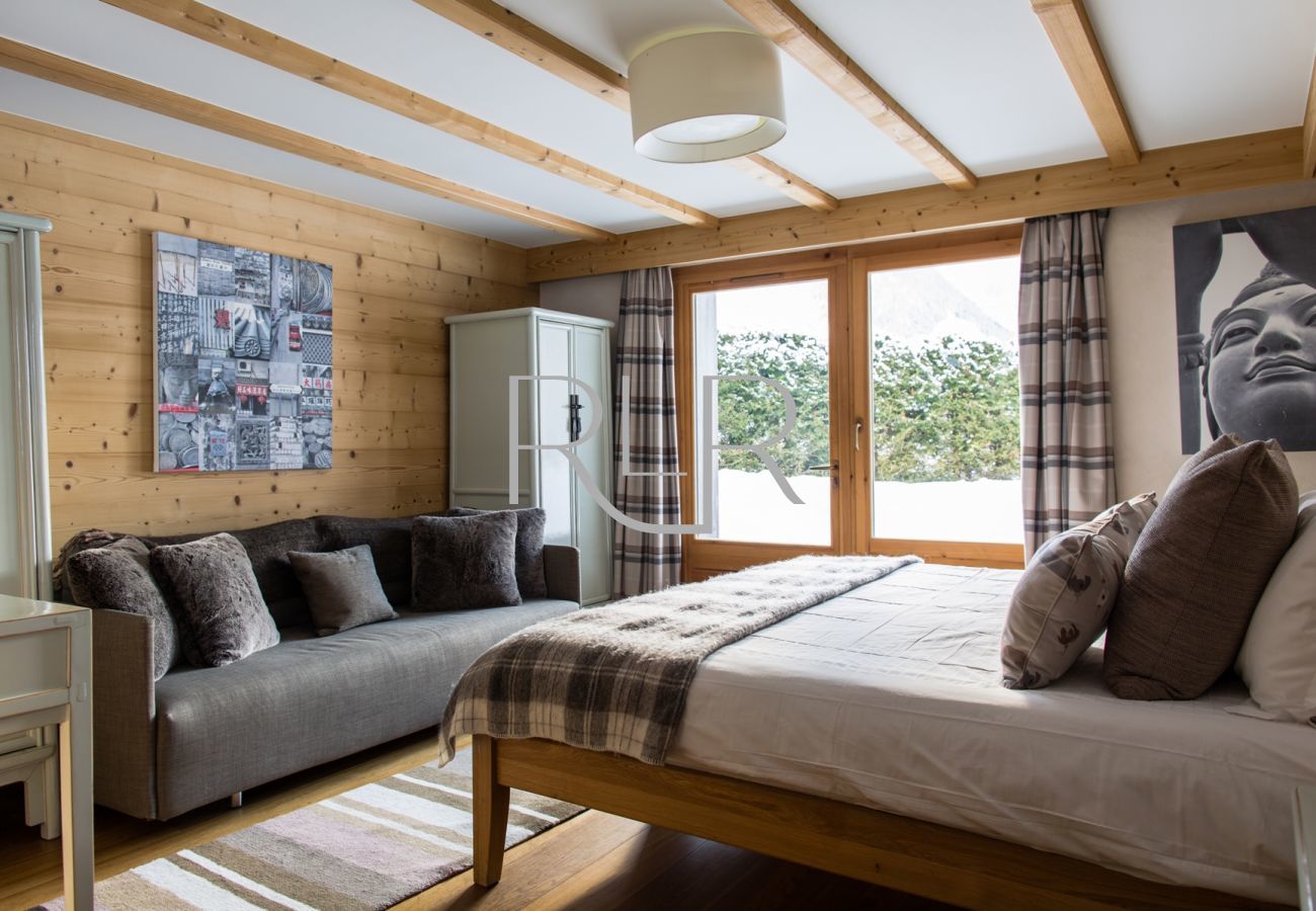 Bedroom 2 of Chalet le Favre is a flexible double or twin room with ensuite