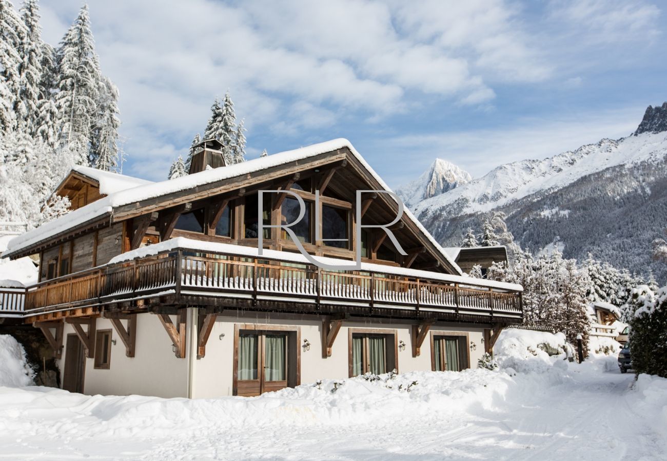 Chalet le Favre has exterior parking for 4 cars