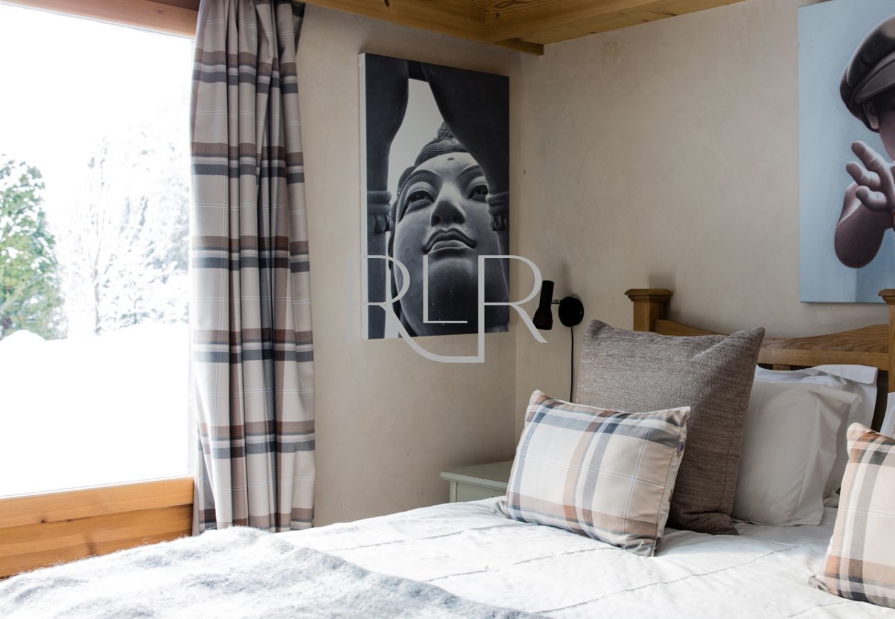 Chalet le Favre has 6 bedrooms sleeping up to 12 people