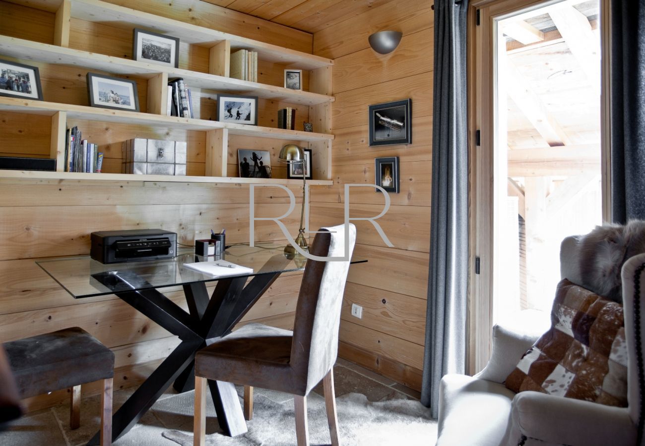 Chalet Amelie has a study providing a quiet place to work