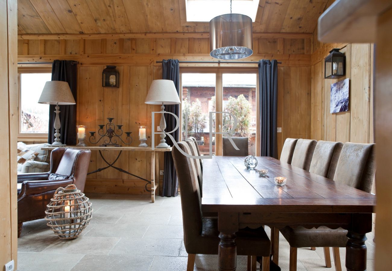 Chalet Amelie's table sits 14 people