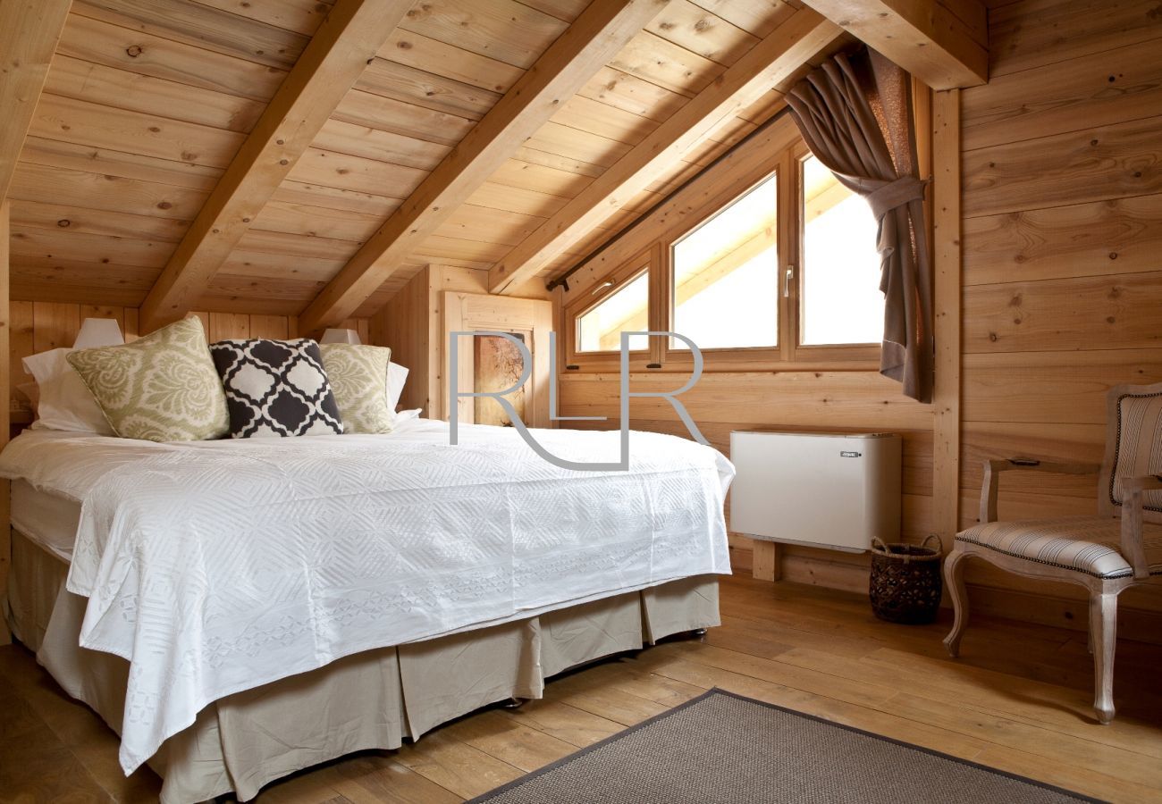 Bedroom 5 of Chalet Amelie, double or twin beds with ensuite shower room with WC  