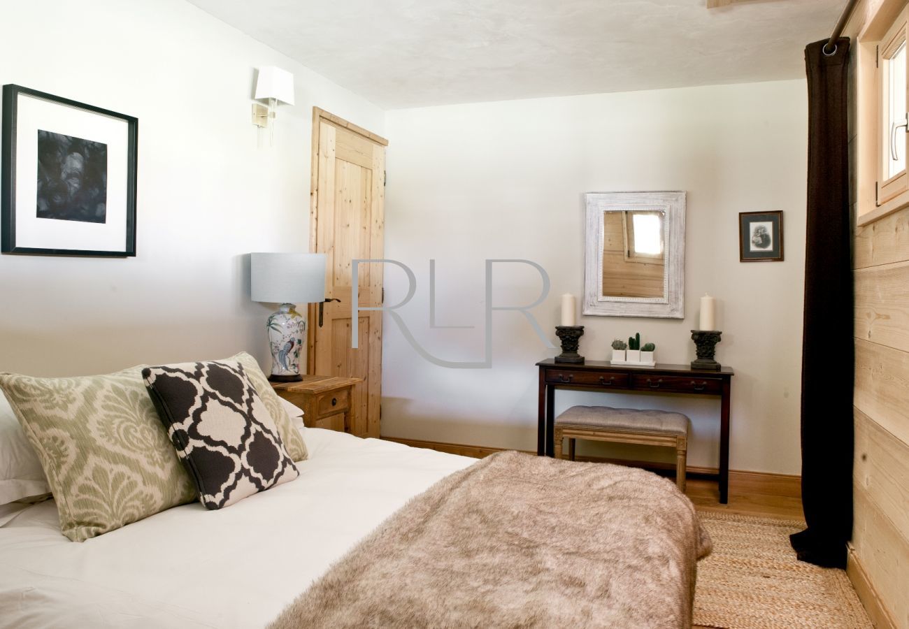 Bedroom 8 of Chalet Amelie, flexible double or twin room with ensuite shower room 