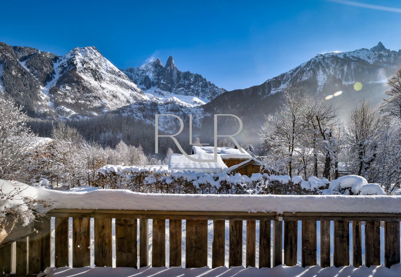 Chalet Amelie has panoramic mountain views including les Drus 