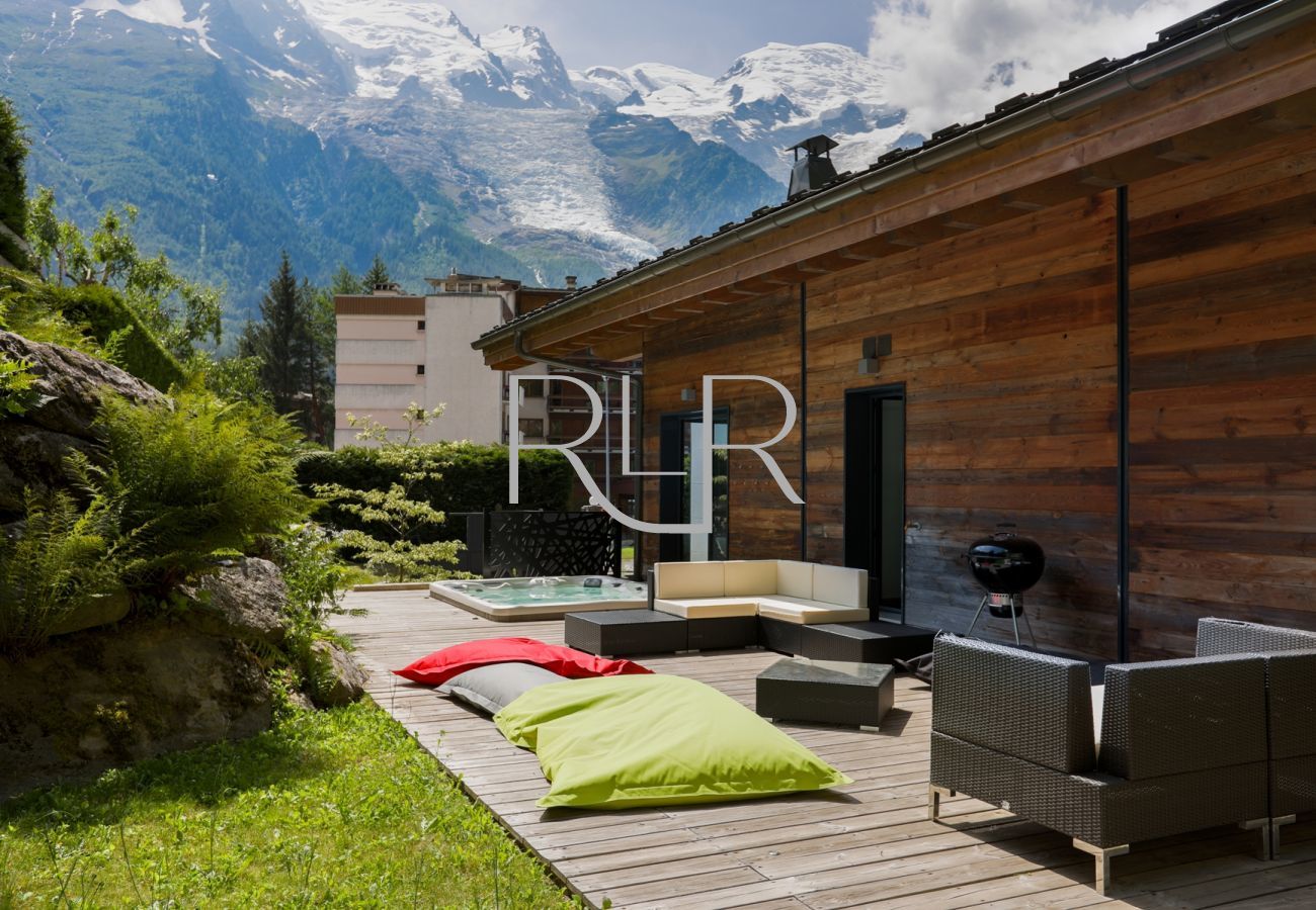Chalet Belachat has outdoor lounge furniture and a BBQ in summer   