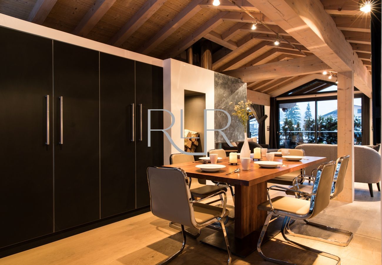 Chalet Belachat has a dining table seating 8 people  