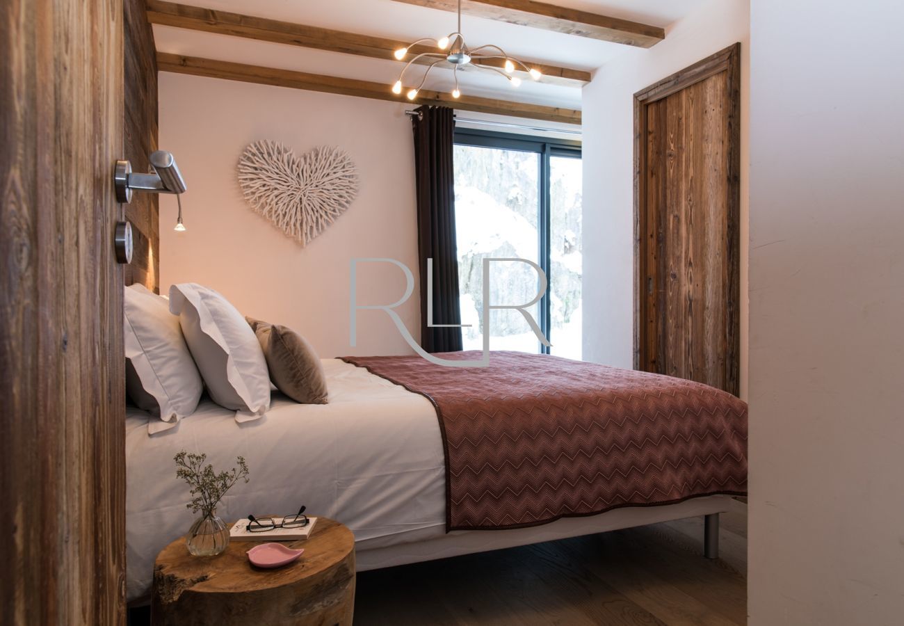 Chalet Belachat, Bedroom 4, flexible double or twin room with ensuite shower room  