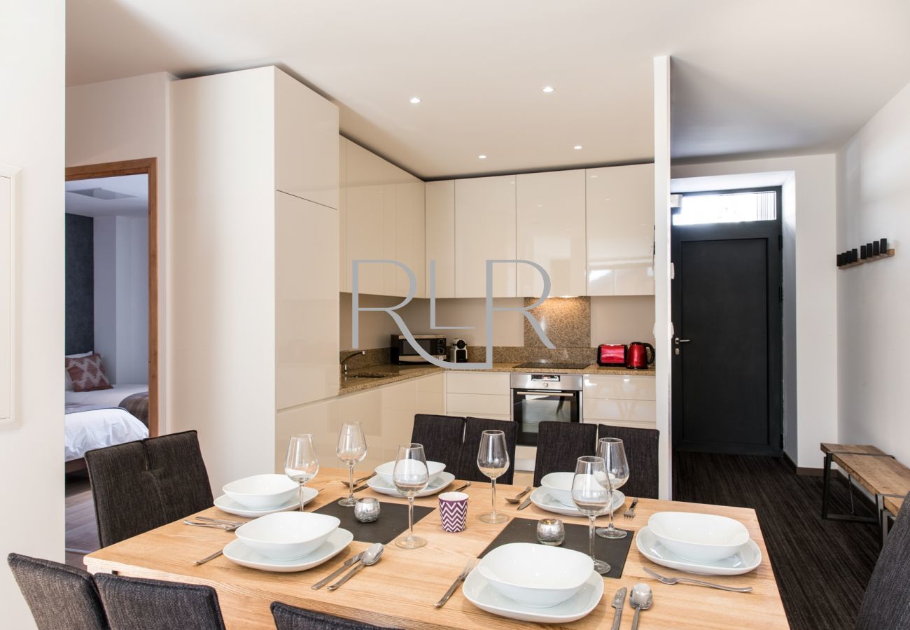 Apartment Chamois 2 has a modern kitchen with dining area