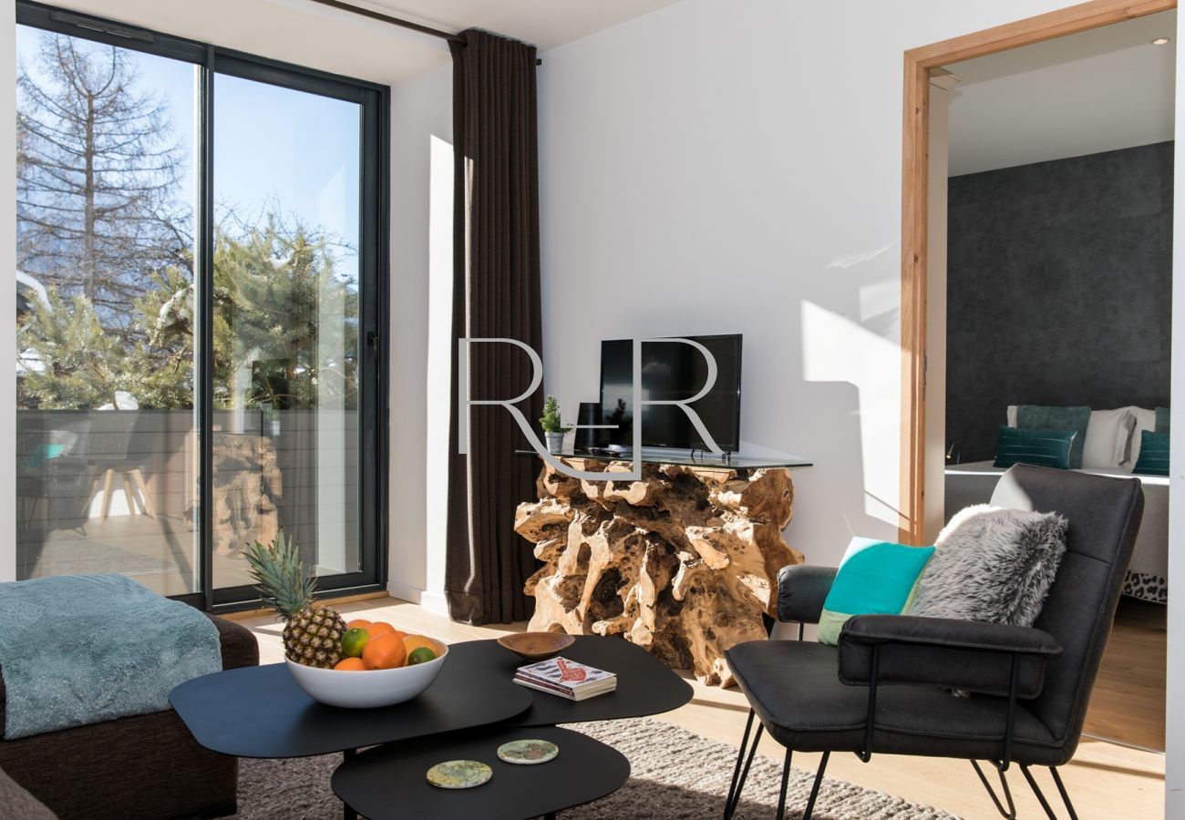 Chamois 2 has large glass doors onto the terrace   