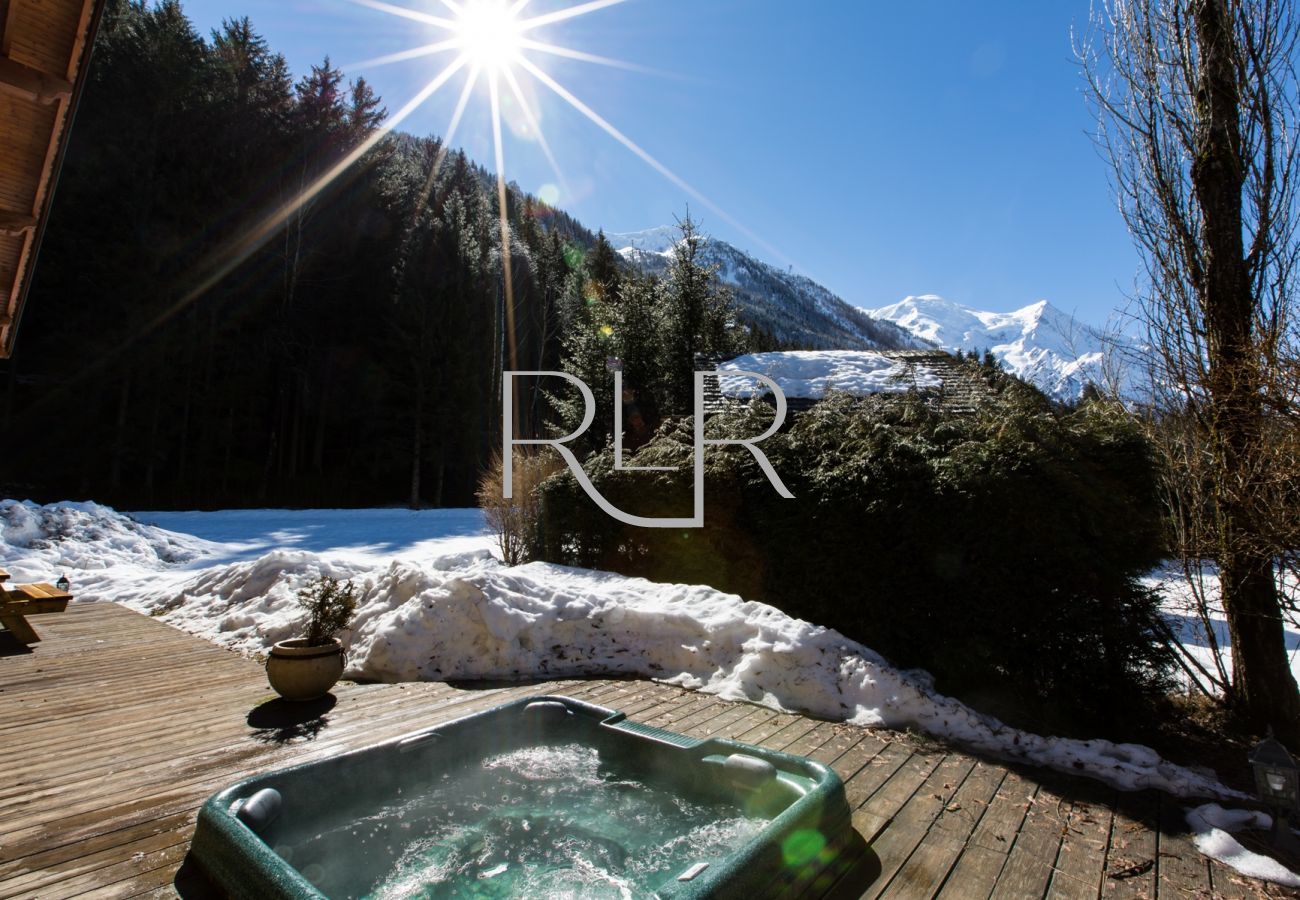 Chalet Sanaz has a hot tub with mountain views