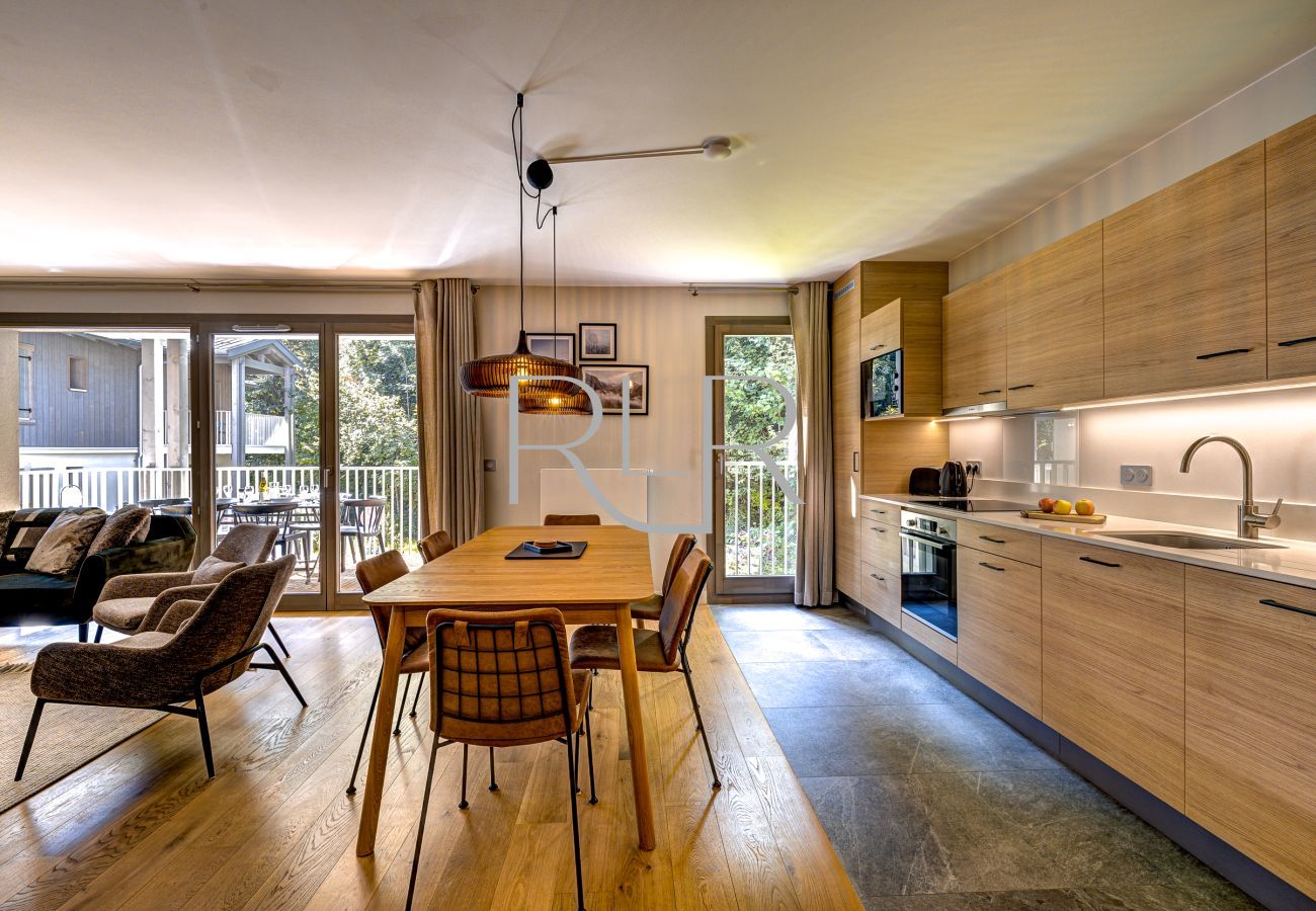 White Pearl A11 has an open living area