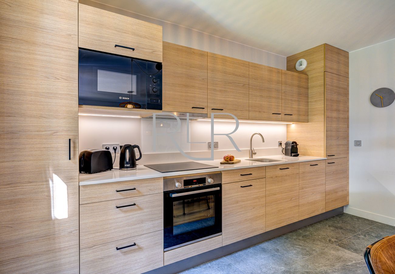 White Pearl A11 has a well-equipped modern kitchen