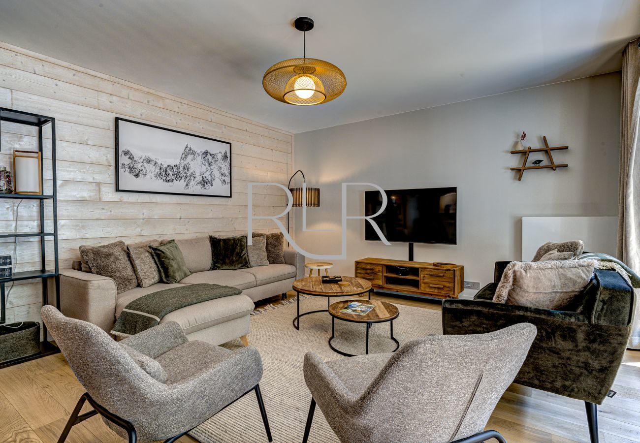White Pearl A11 has a luxurious living room 