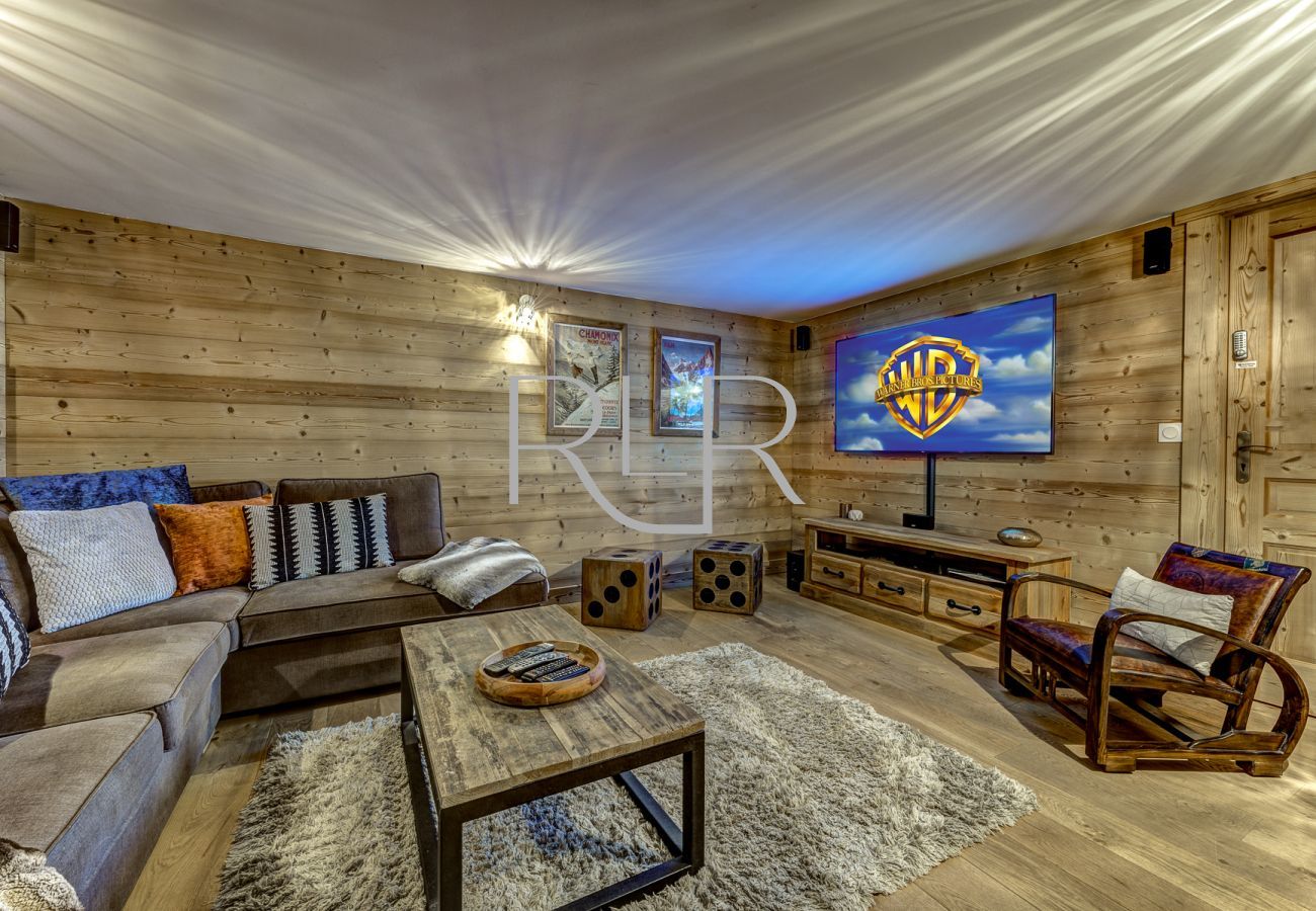 Chalet Planards 1 has a TV room with Smart TV