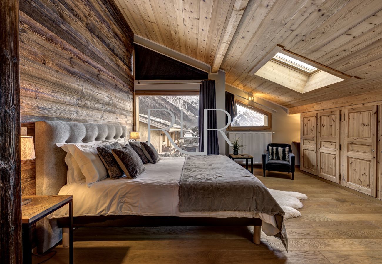 Chalet Planards 1 has 5 ensuite bedrooms sleeping up to 10 people 
