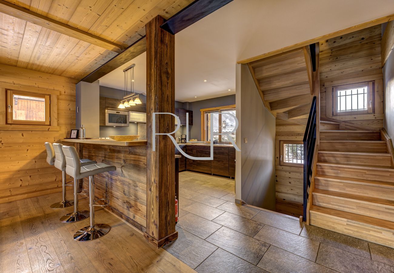 In Planards 1 stairs lead to the 3 bedrooms on the 1st floor