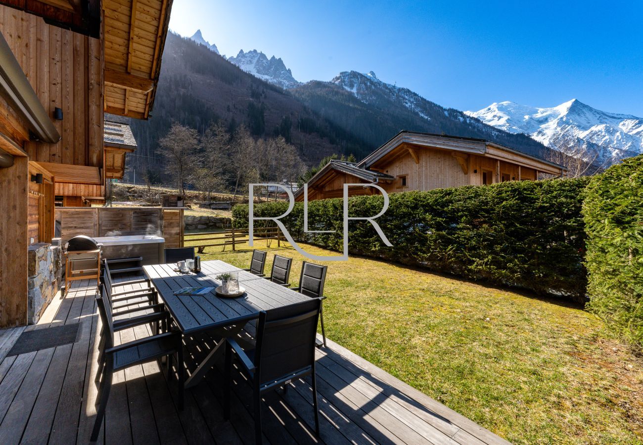 Planards 1 has beautiful views of the summits of the Mont Blanc chain.