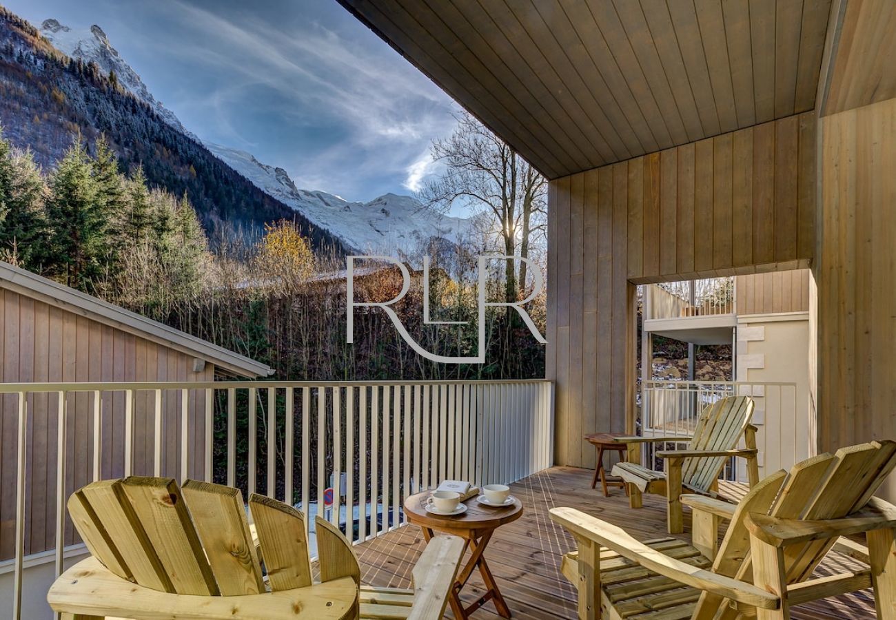White Pearl C12 has a fabulous balcony with mountain views     
