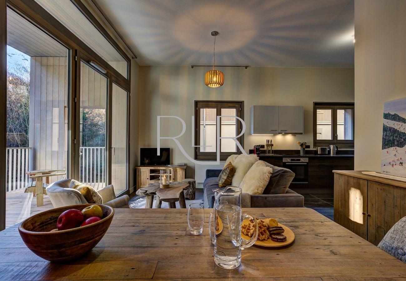 White Pearl C12 has an open plan living area