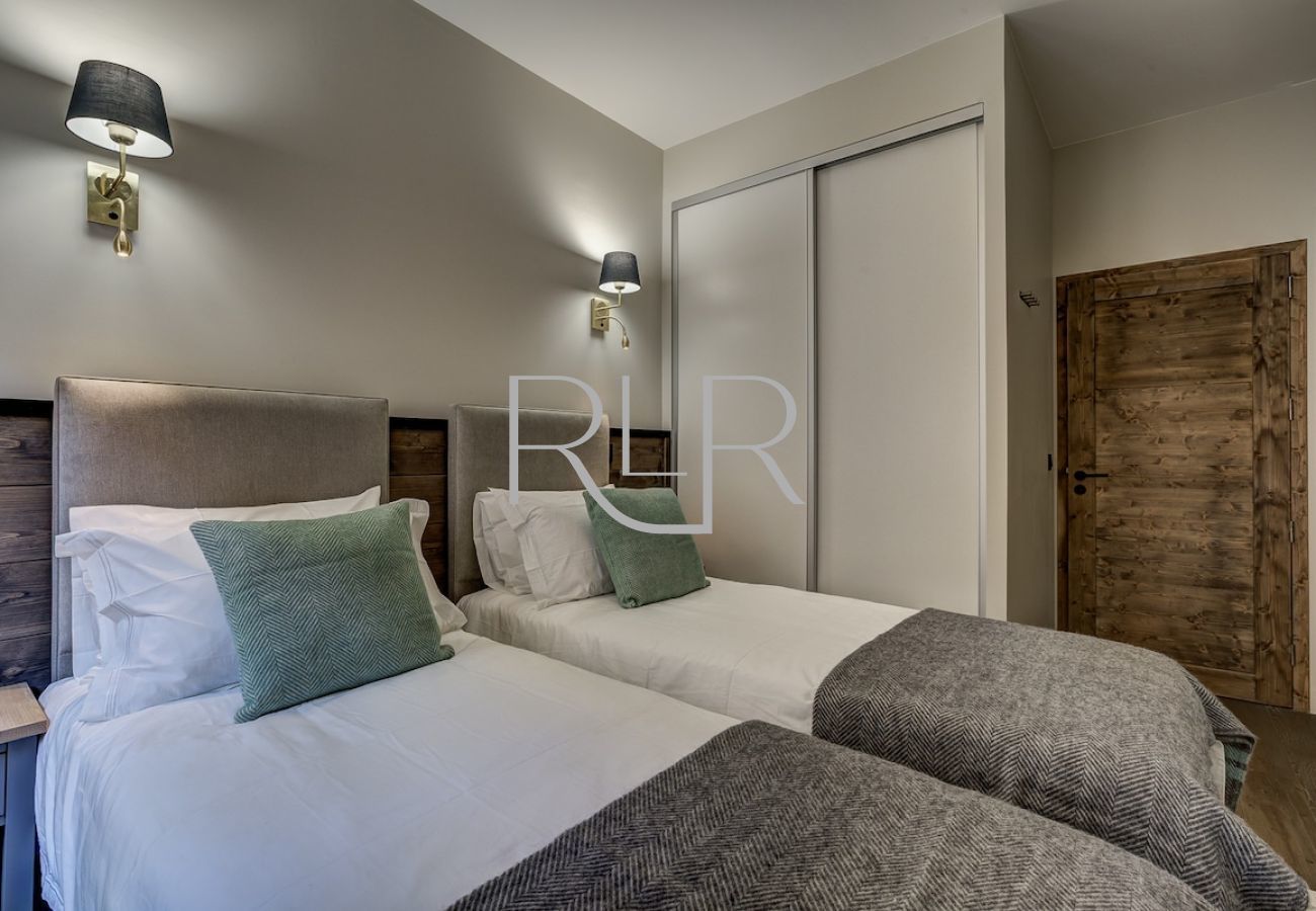Bedroom 2 of White Pearl C12 is a flexible double or twin room 