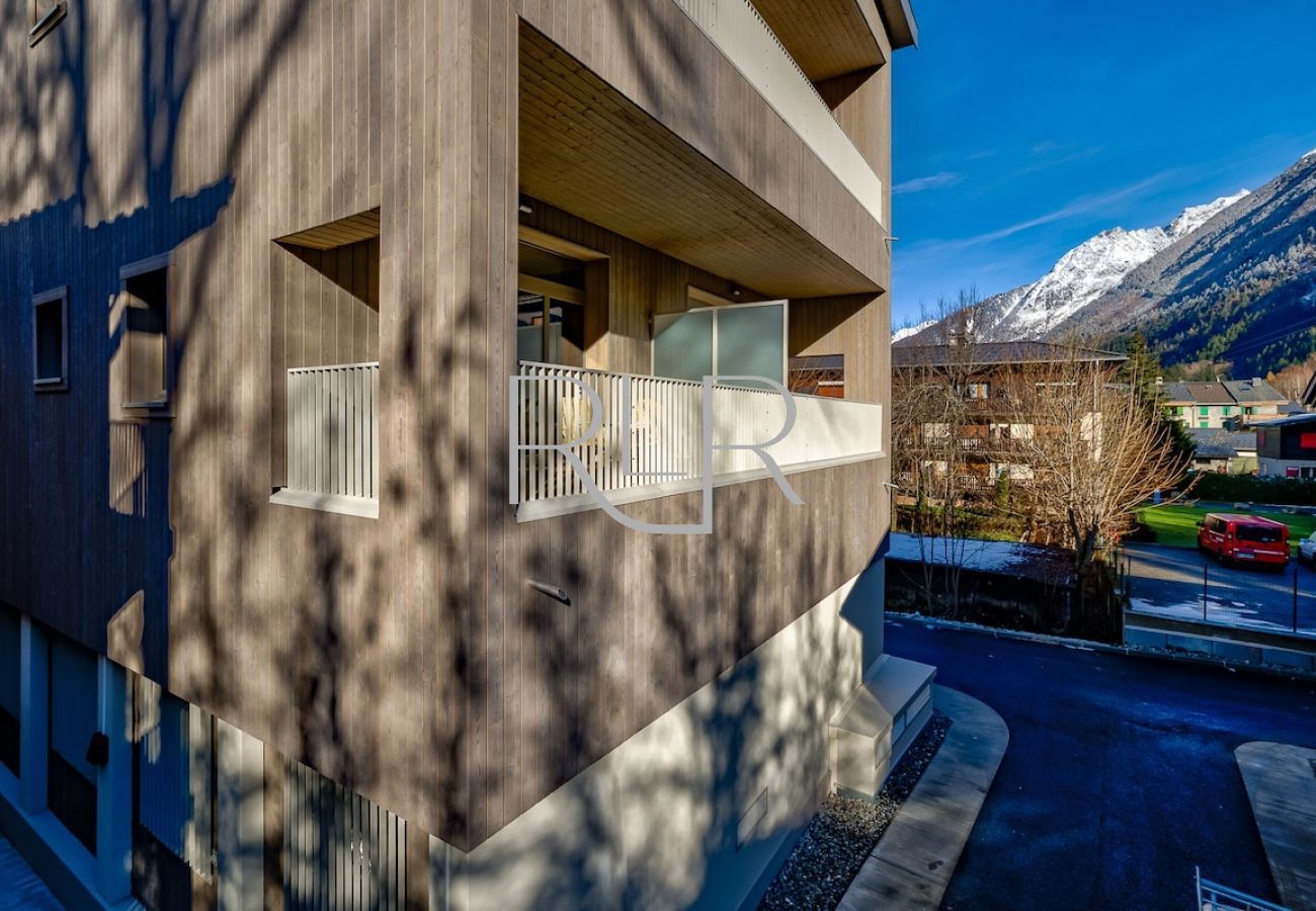 The balcony of White Pearl C12 is double-height and covered 