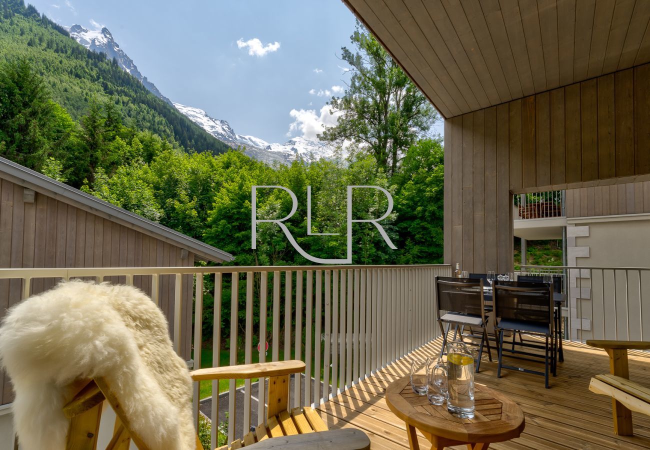 You can relax and enjoy the view on the fabulous balcony of White Pearl C12