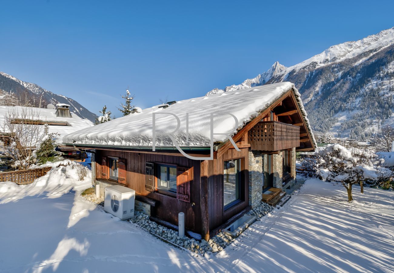 Exterior of Chalet Alouette in winter