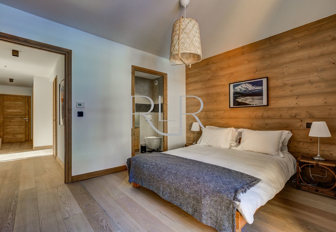 Bedroom 1 of Green 6 is a double room with an ensuite and balcony