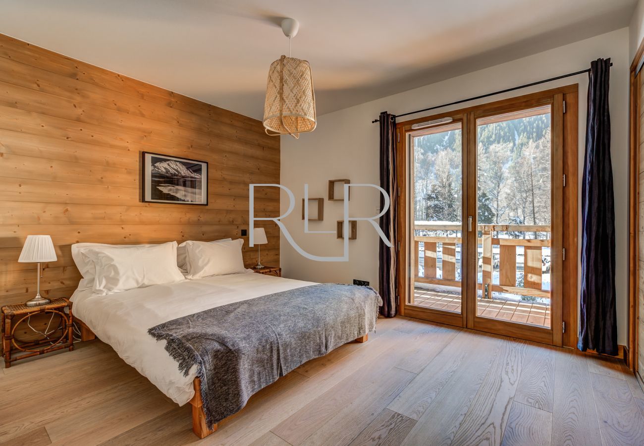Green 6 has 3 bedrooms sleeping up to 6 people 