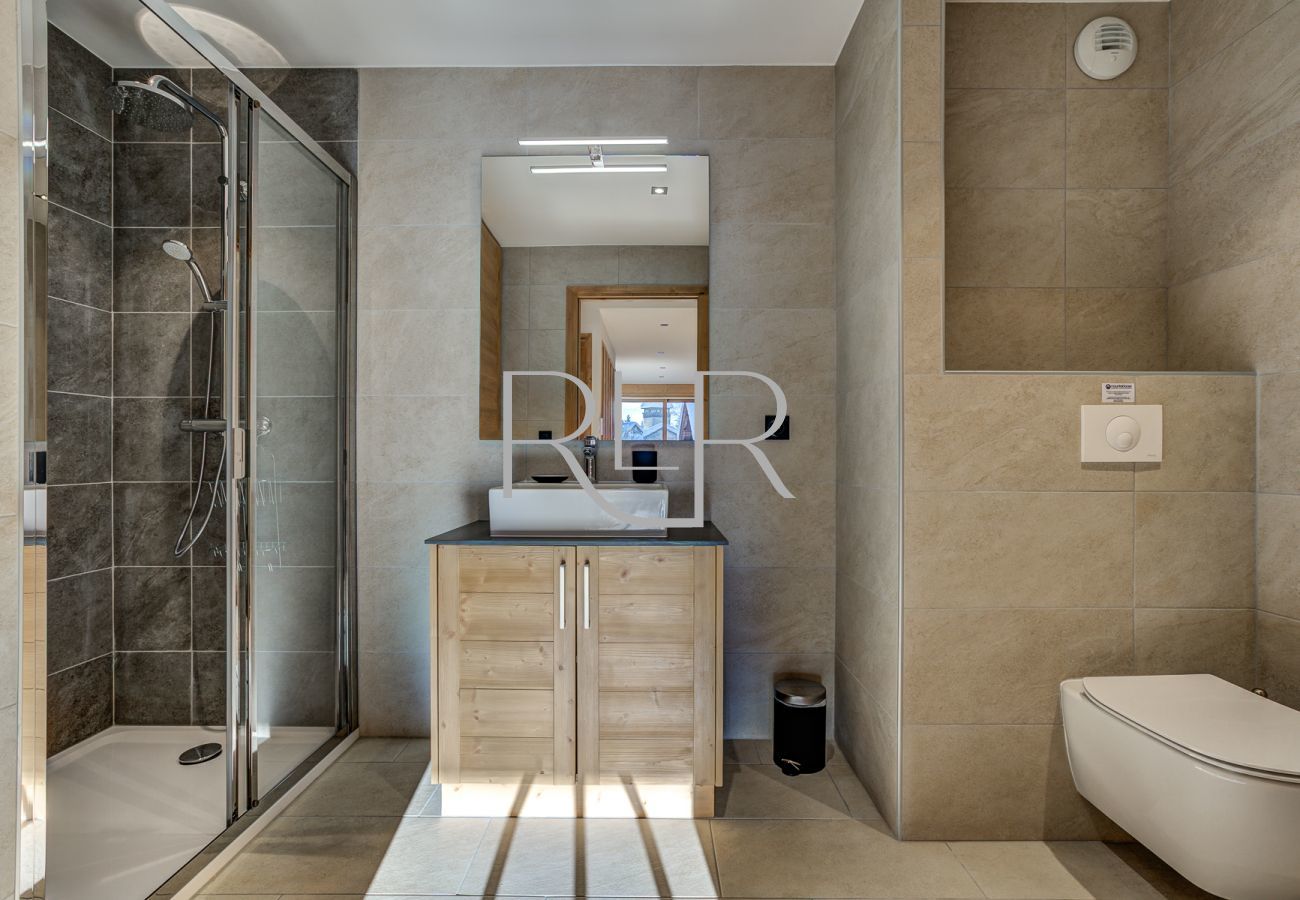 Green 6 has a shower room with WC which is shared between Bedrooms 2 and 3 