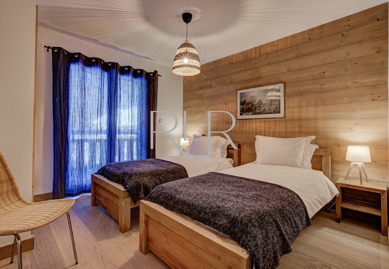 Bedroom 2 of Green 6 is a twin room with 2 single beds