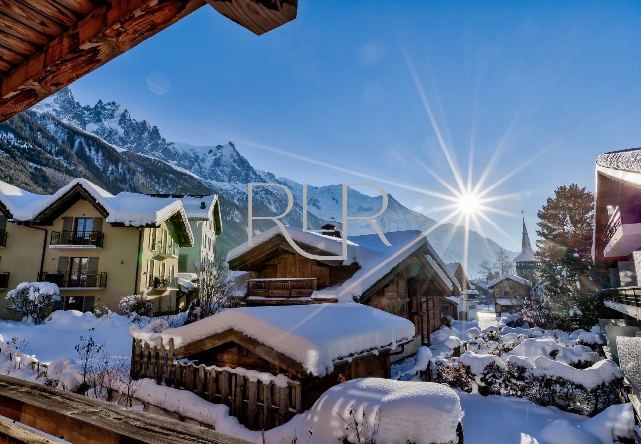 Green 6 has beautiful mountain views including the Aiguille du Midi 