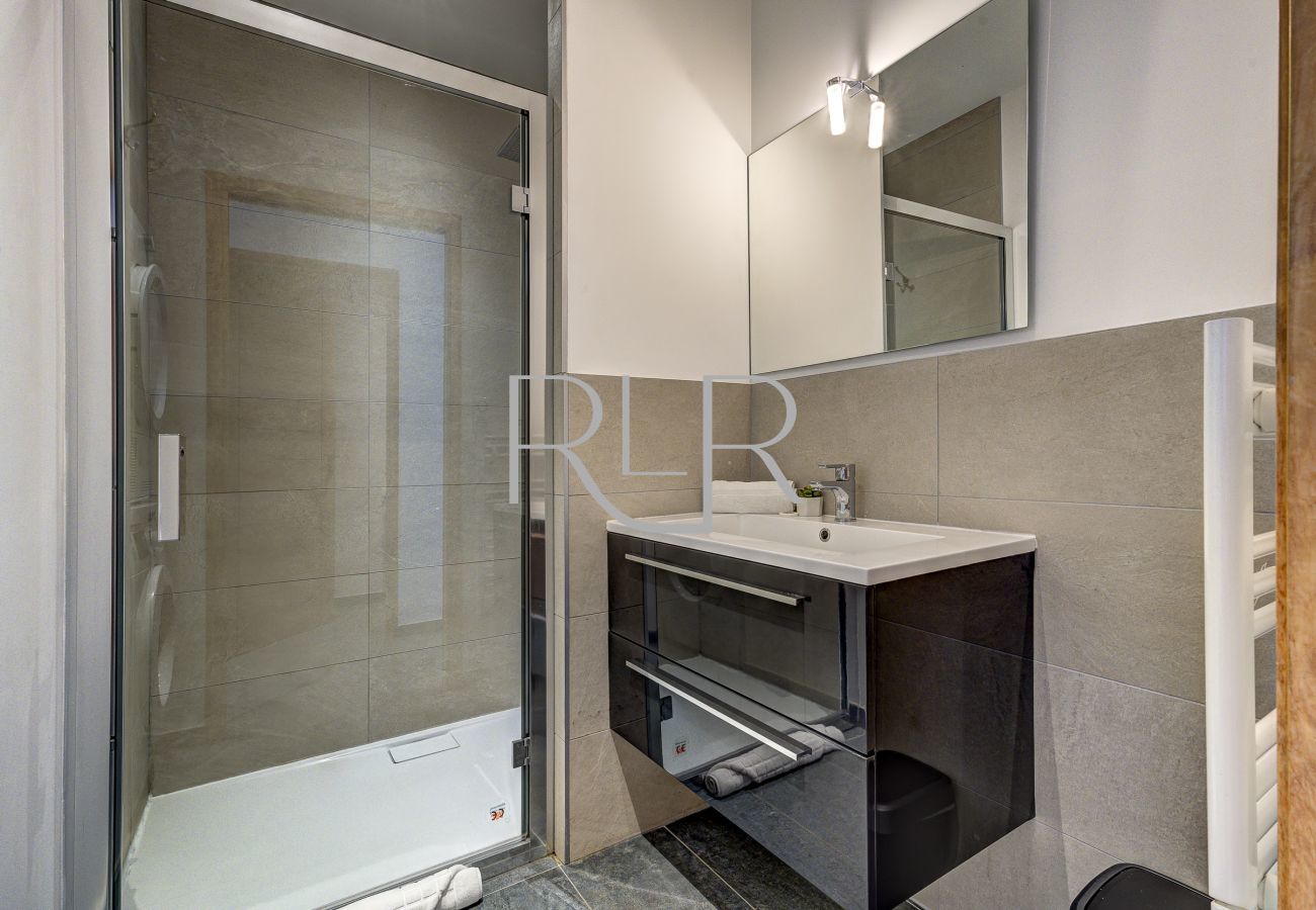 The shower room in Chamois 4 has a washing machine & dryer
