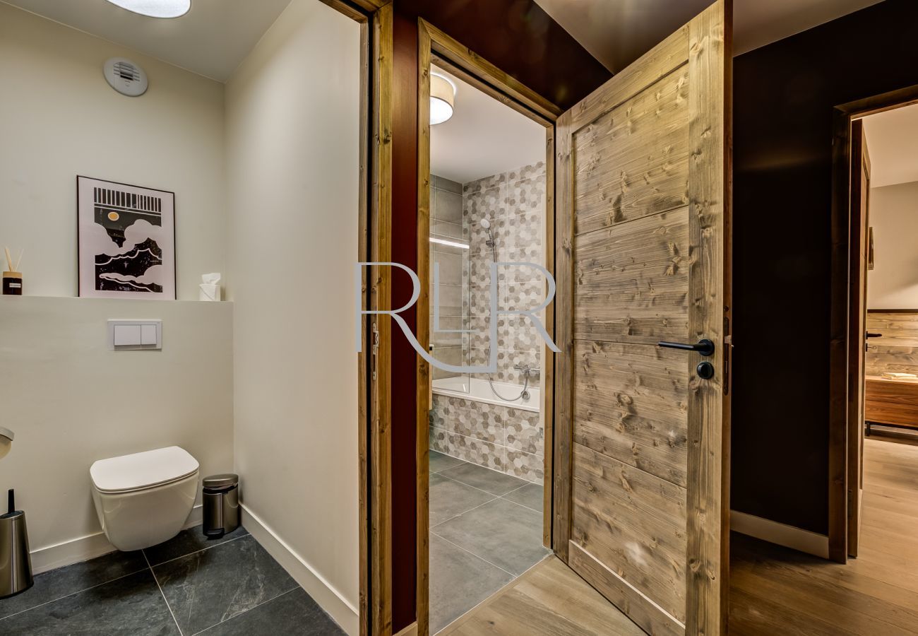 White Pearl A31 has a bathroom with a separate WC