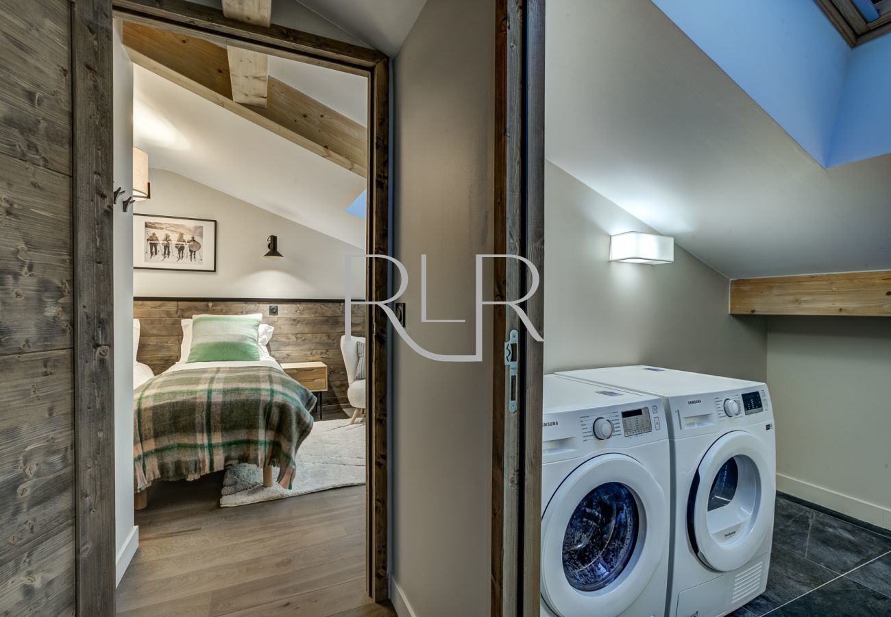 White Pearl A31 has a utility room with a washing machine and a tumble dryer  