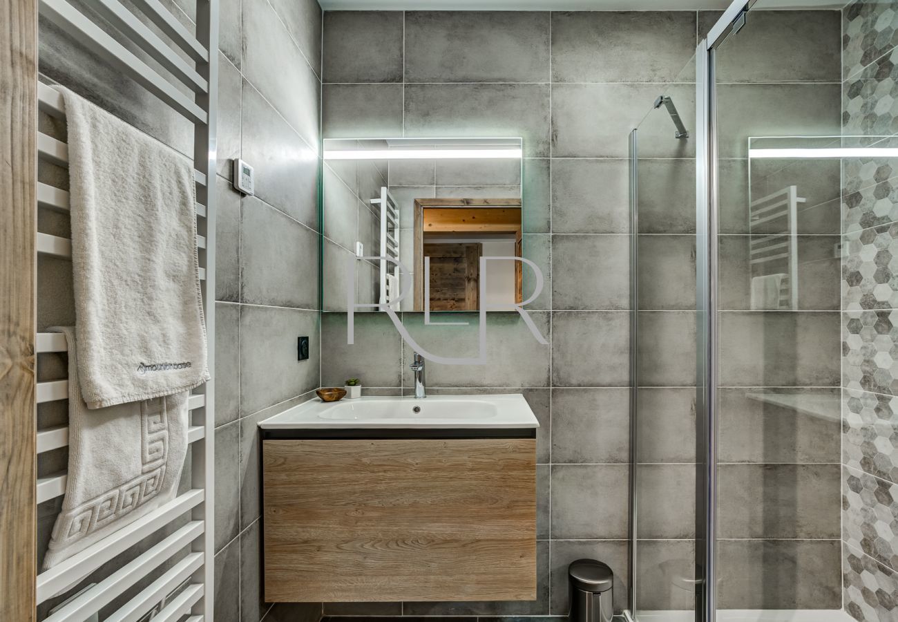There is a large shower in the shower room of White Pearl A31