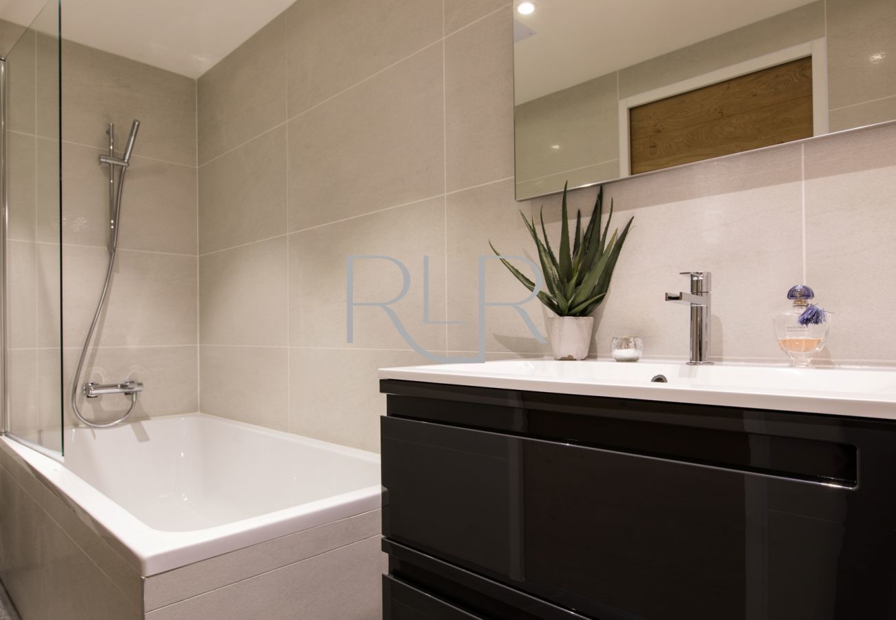 Cordee 331's ensuite to Bedroom 2 is a bathroom with WC 