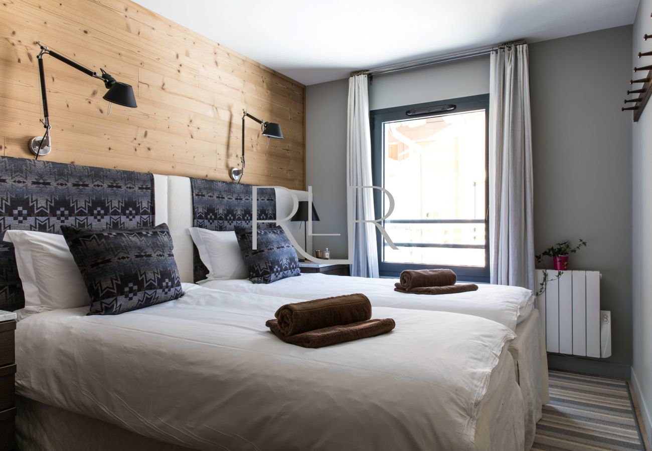 Bedroom 3 of Cordee 331 is a flexible double or twin room with ensuite shower room