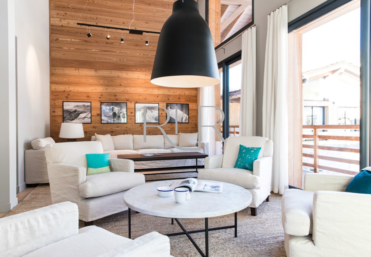 Cordee 331 has a spacious and light living area