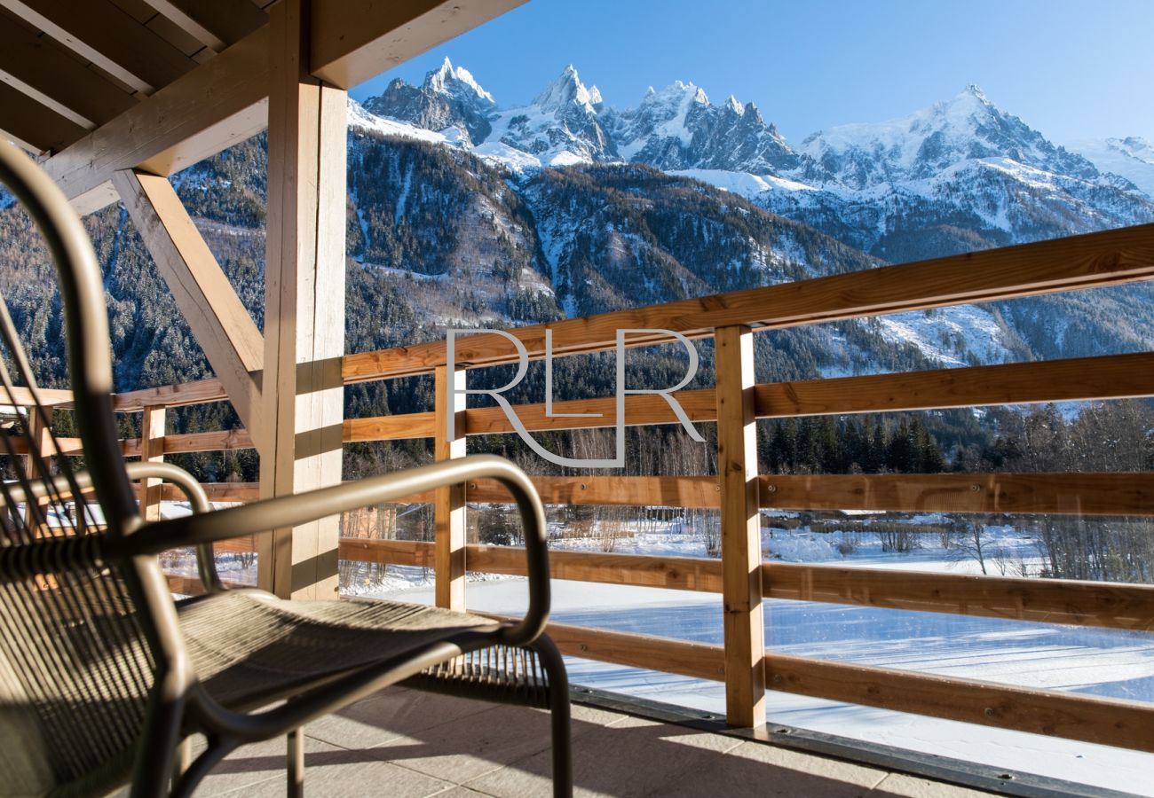 Cordee 331 has panoramic mountain views