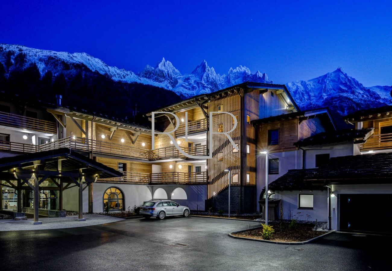 There is external parking as well as private garage for 2 cars for Cordee 331