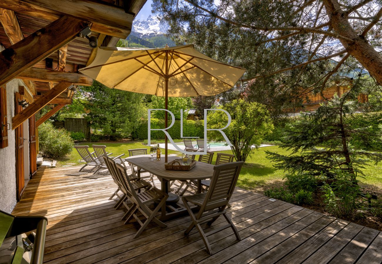 Chalet les Sauberands has a large garden where you can enjoy the shade, the sunshine or the swimming pool