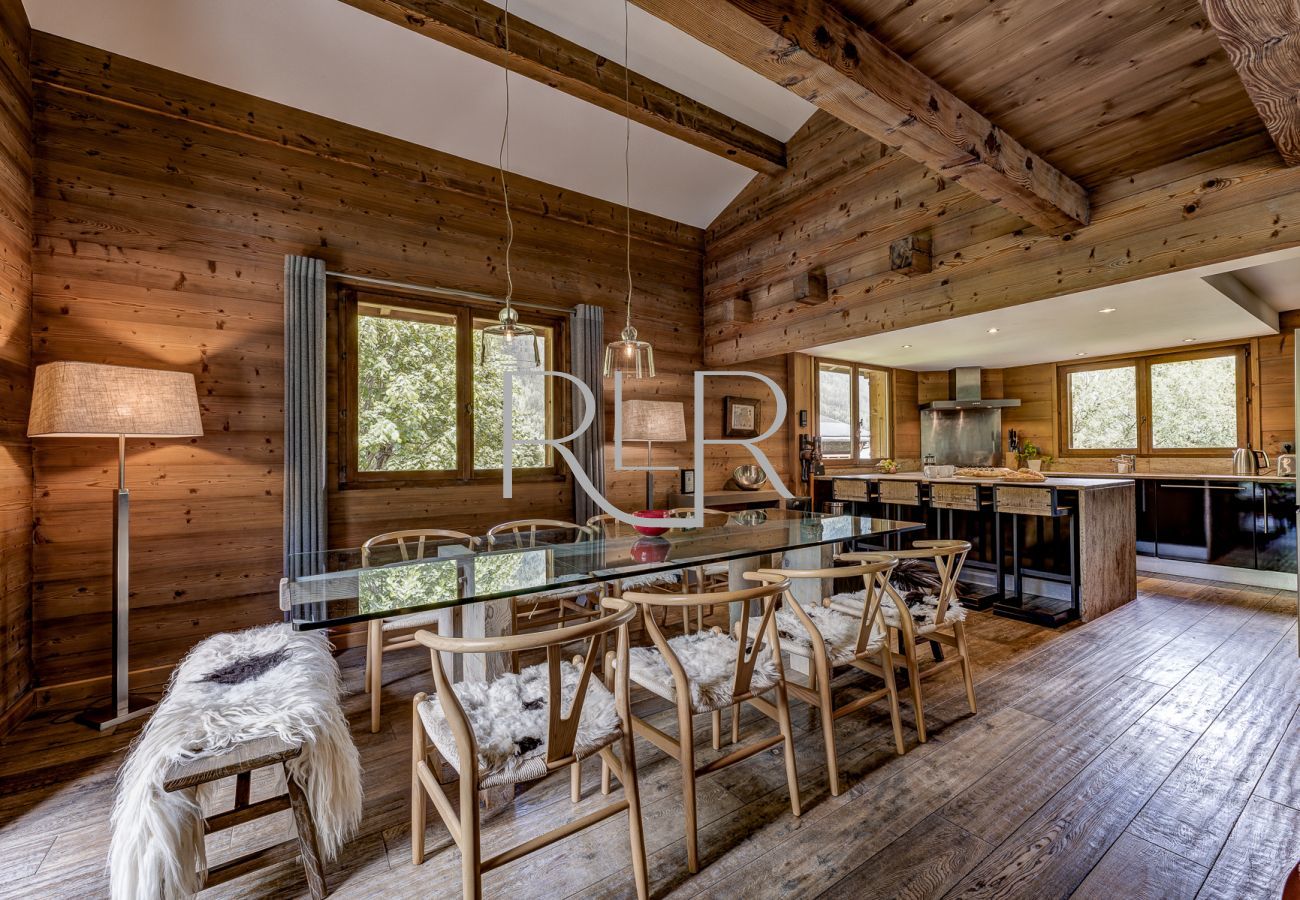Chalet les Sauberands has a beautiful interior with original features.