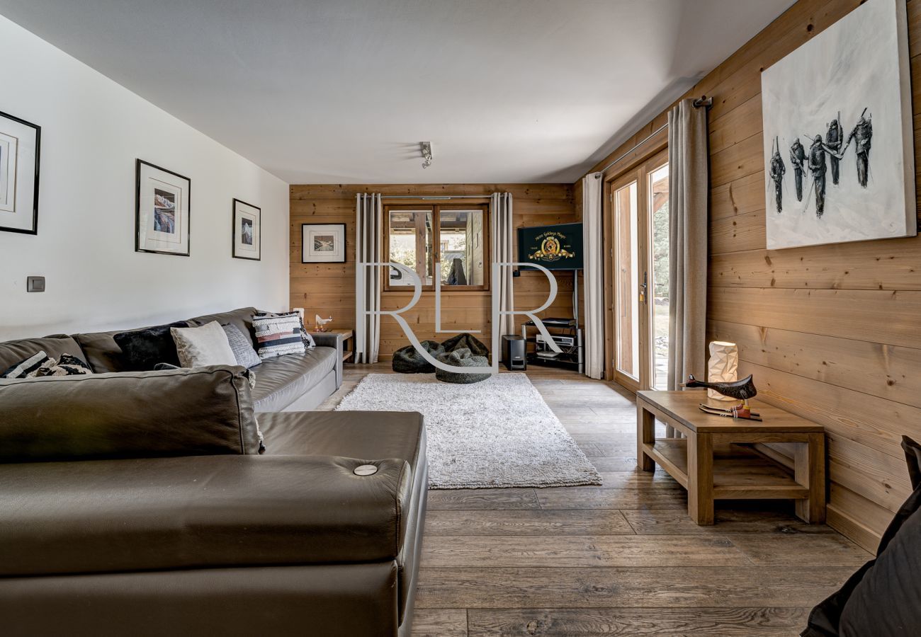 Chalet les Sauberands has a family TV room with double doors opening onto a large garden