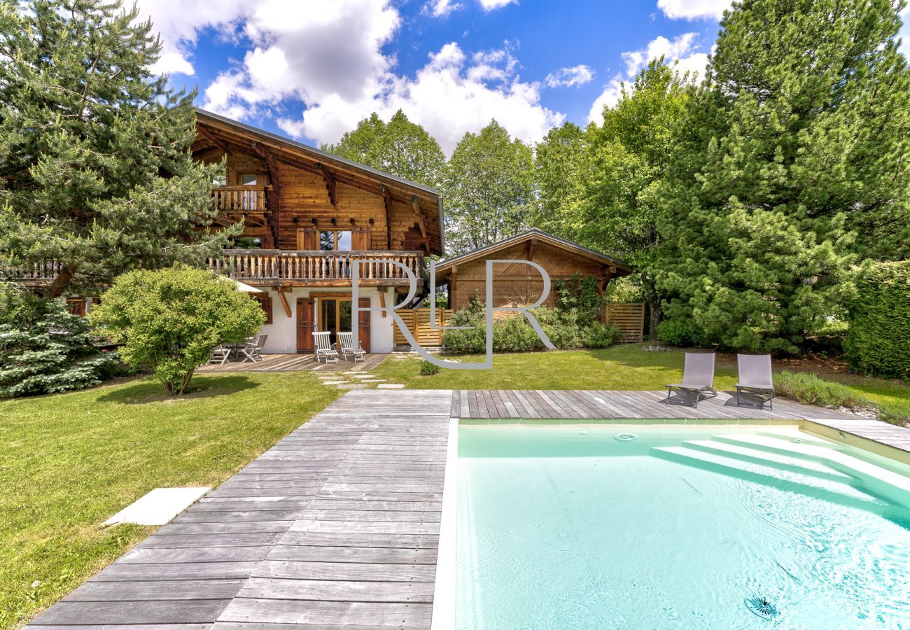 Private swimming pool with plenty of sunshine at Chalet les Sauberands