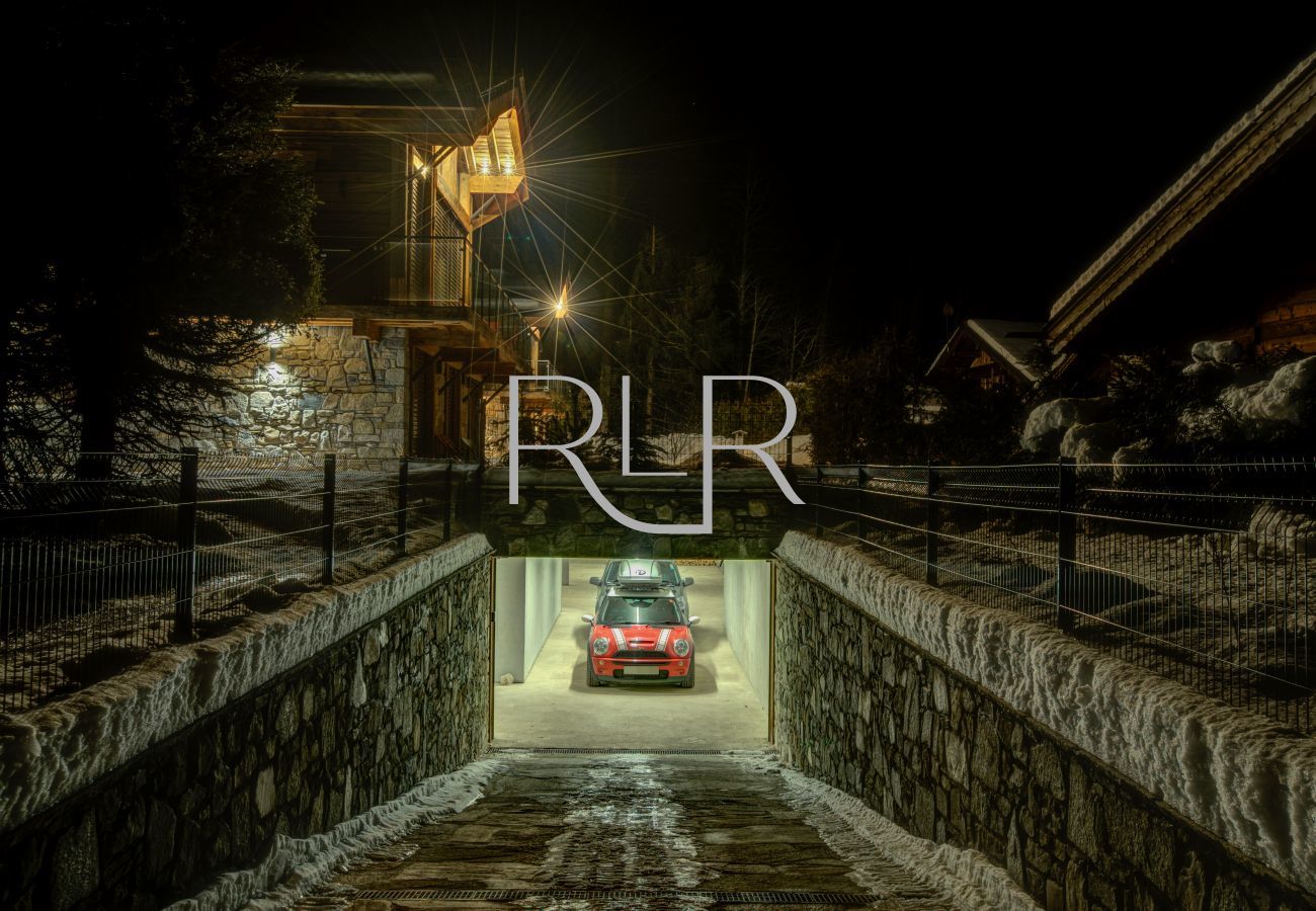 Chalet Red Fox has underground parking with direct access to the chalet