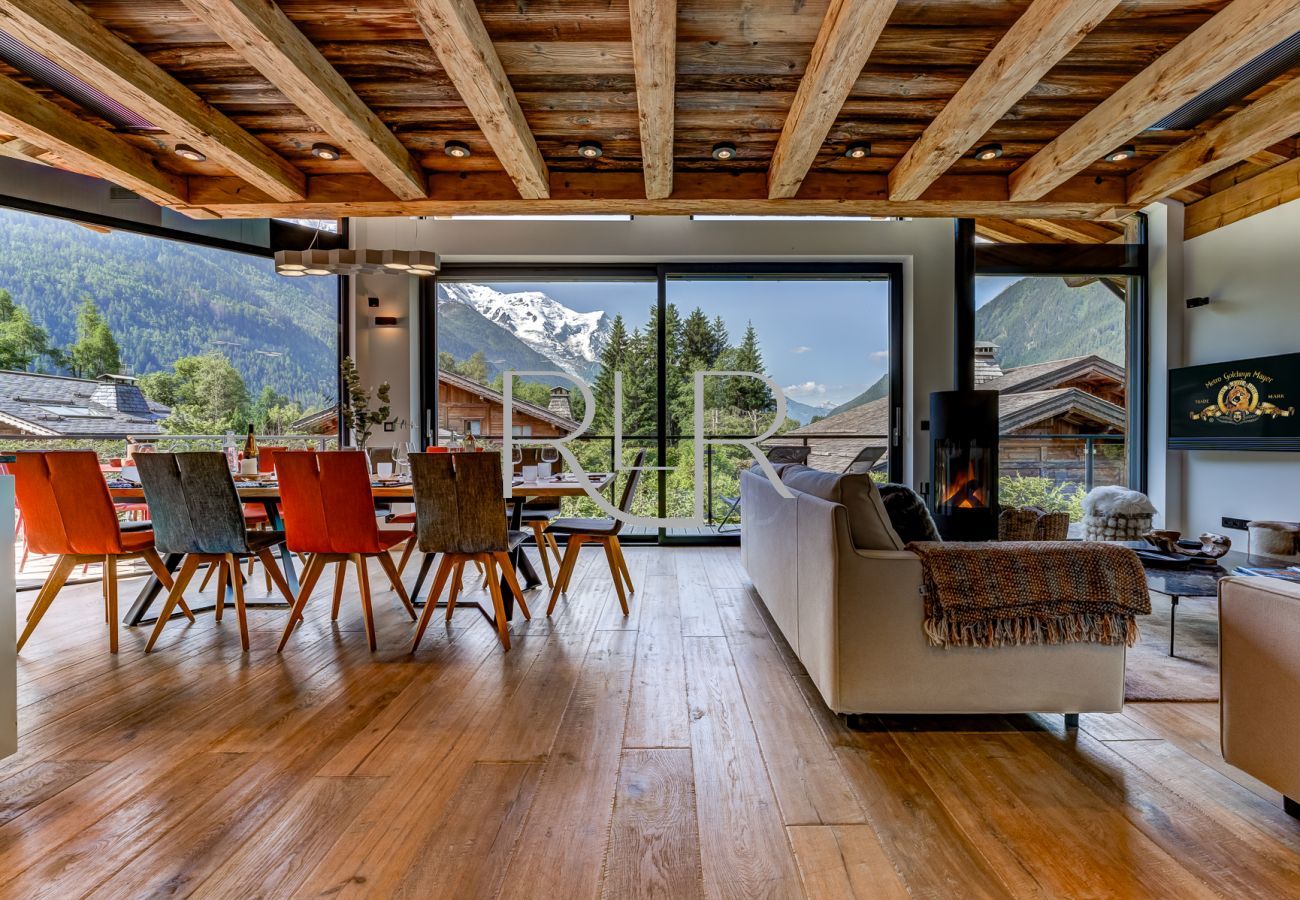 Chalet Red Fox has a bright living area with large glass doors onto balcony