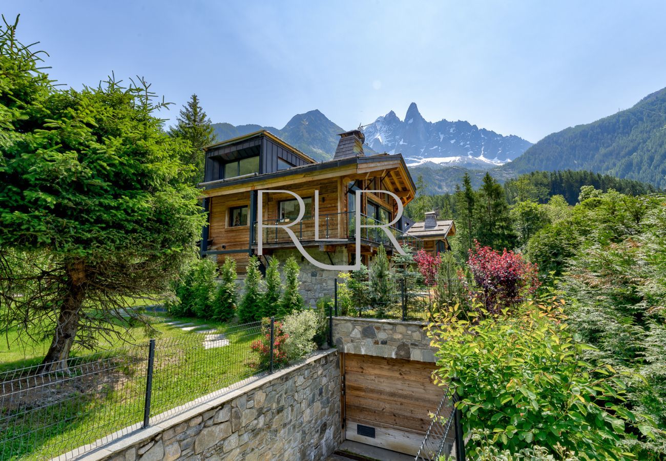 Chalet Red Fox is in a quiet location a few minutes' drive from Chamonix