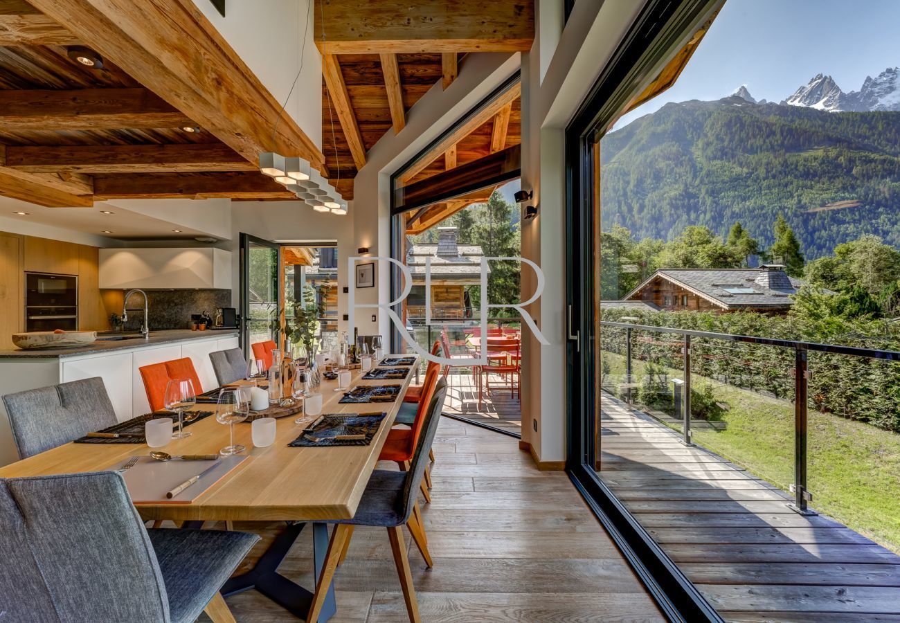 Chalet Red Fox has a wrap-around glass-sided balcony